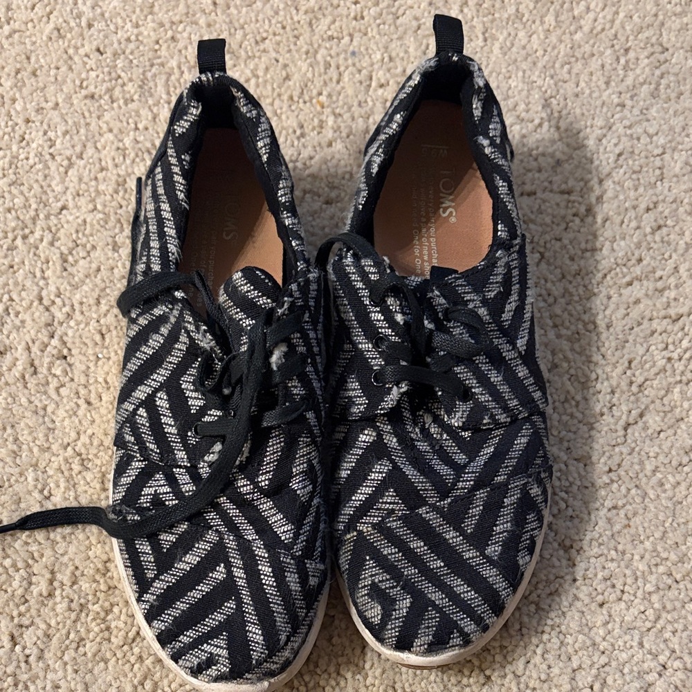 Toms Black and White Casual Sneakers